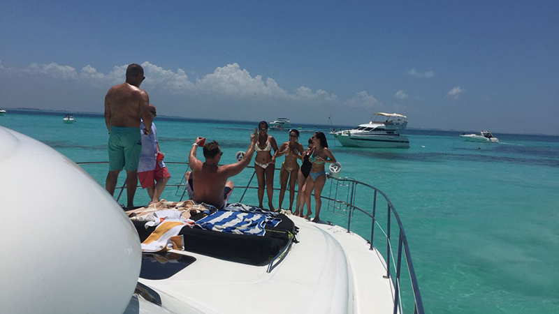 Cancun yacht charter, luxury boat rental, private yacht, Cancun boat rentals, yacht in Cancun, Mexico yacht charter, exclusive yacht experience, tropical vacation, sailing in Cancun, ocean adventure